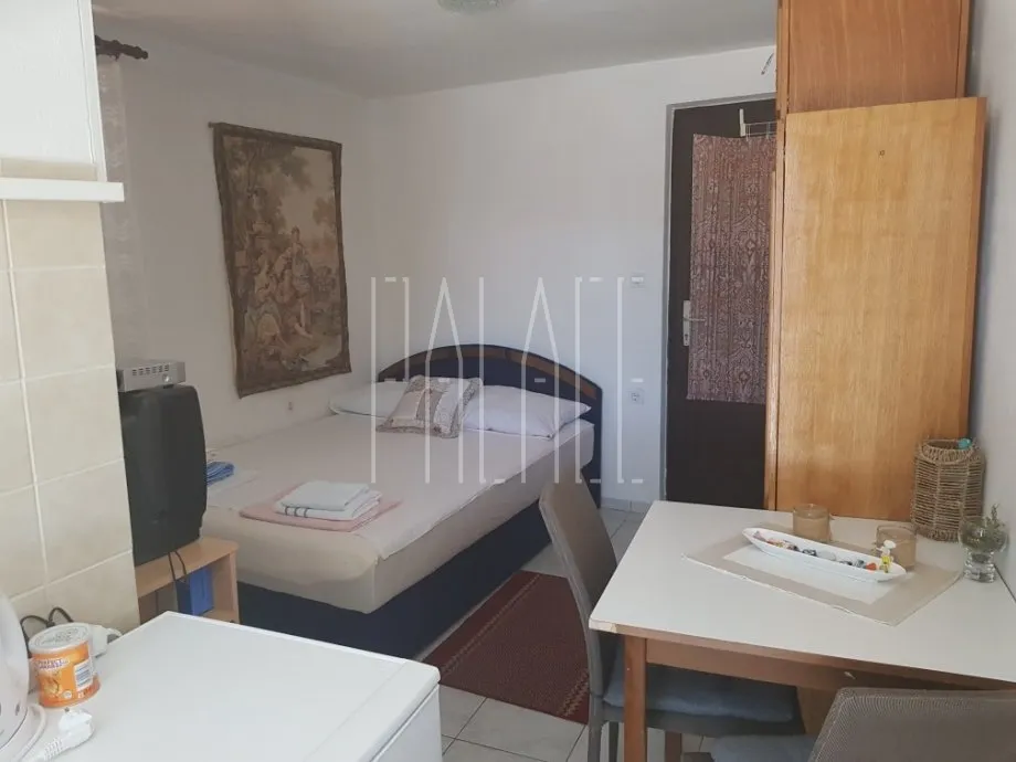 *kuća: tisno, katnica, 400 m2 - slika 13