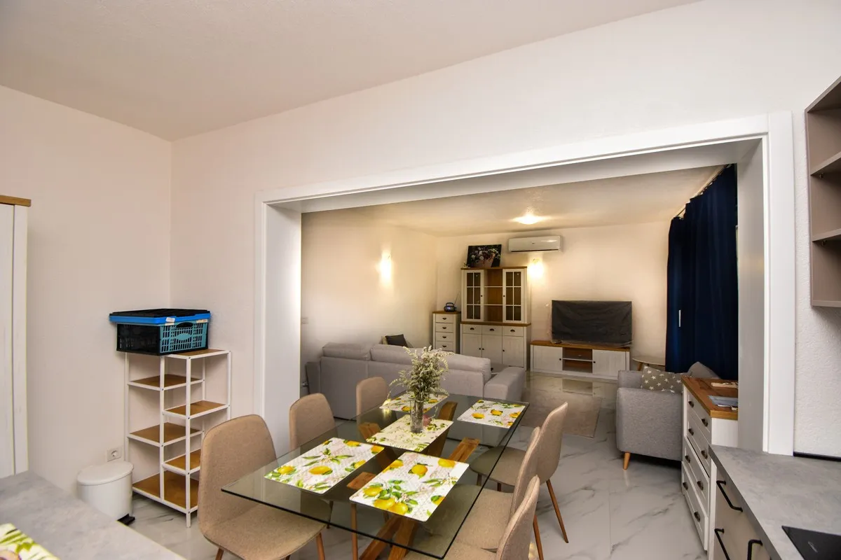 super ponuda: nova kuća s 2 stana i bazenom, vodice, čista mala, 245m2 - slika 15