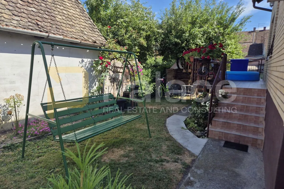 kuća s dvorištem i garažom 206m2, osijek, retfala - slika 11