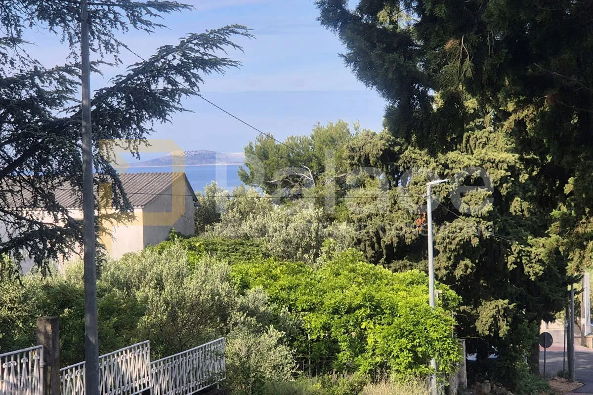 Građevinski teren 830 m2 s dozvolom za rekonstrukciju objekta 110 m2 - Murter, Murter-Kornati