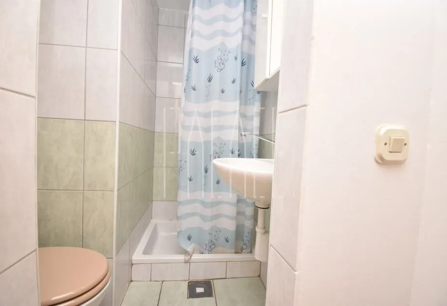 stan na katu kuće s pogledom na more, vodice, 89.00 m2 - slika 15