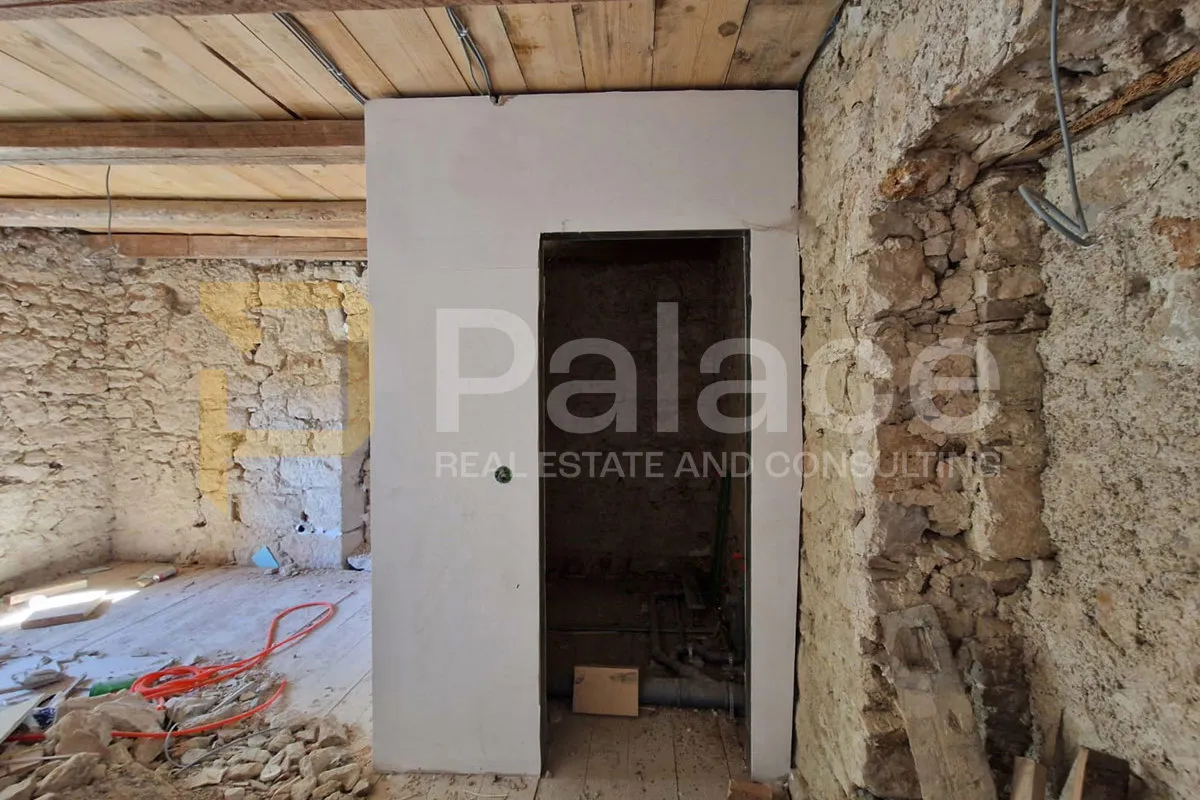 predivna kamena kuća s okućnicom i pogledom, križišće, 250 m² - slika 22