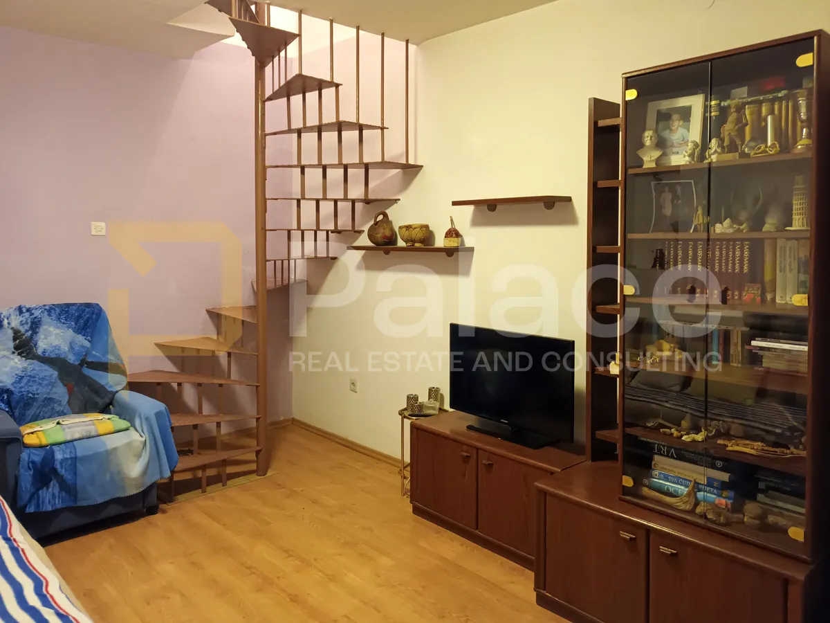 prostrana kuća u staroj jezgri kaštel lukšića, 240 m2 - slika 8