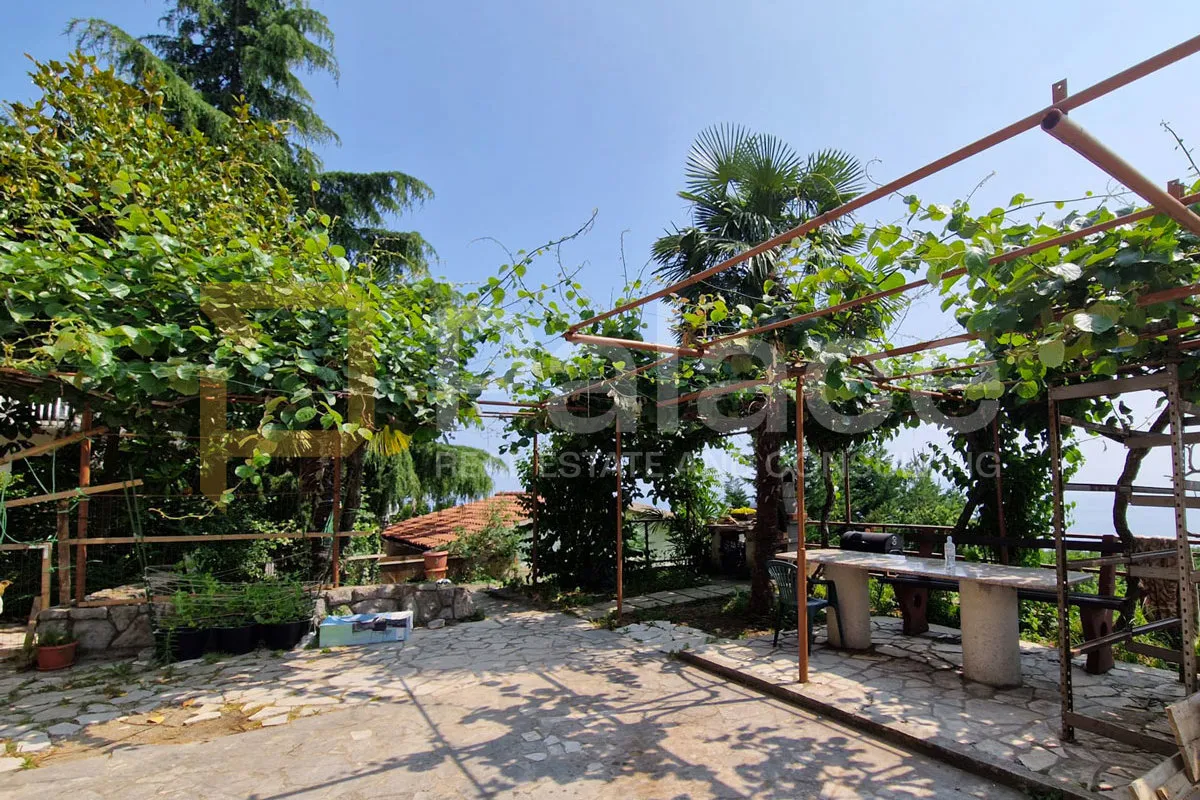 dvoetažni stan s pogledom na more i dodatnim stanom, kastav, 208,44m² - slika 28