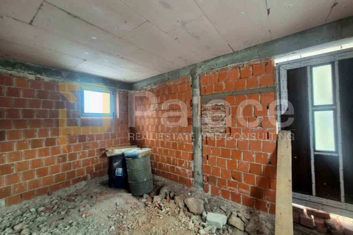 udbina : zemljište 1061 m2 s obiteljskom kućom i pomoćnom zgradom - slika 2