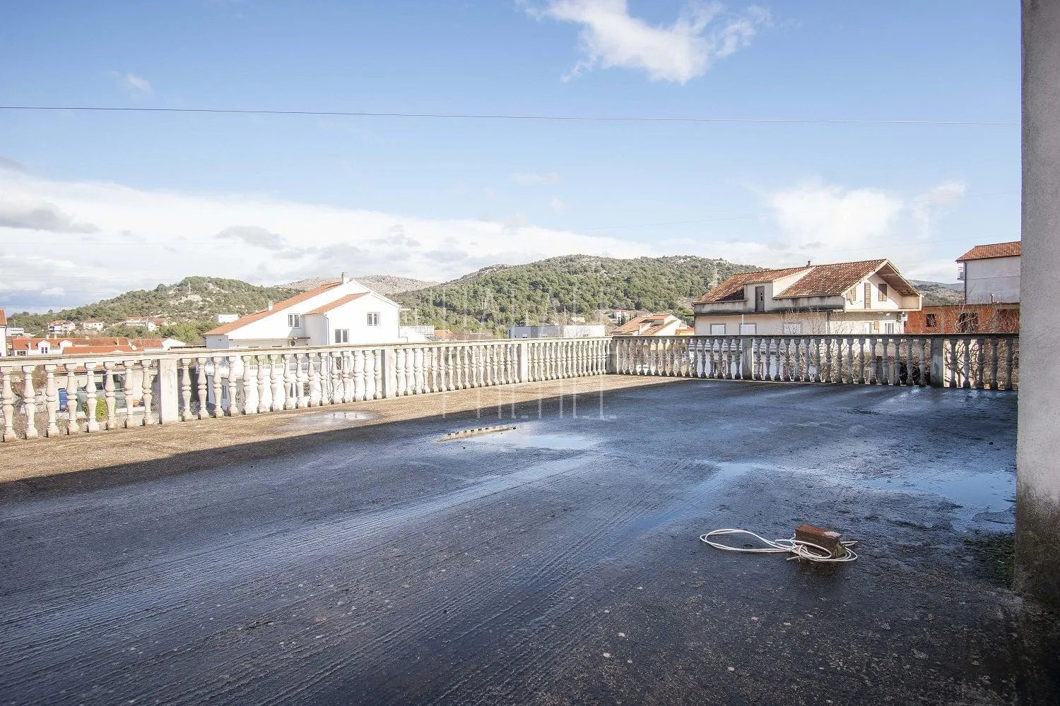 kuća s 5 poslovnih prostora i 3 stana, bilice kod šibenika, 510.00 m2 - slika 19