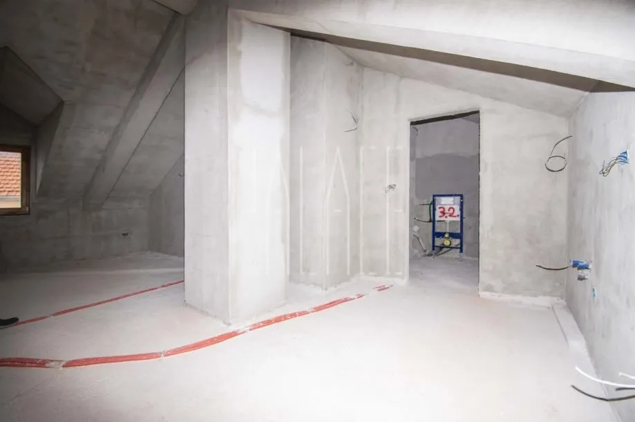 restoran s četiri stana u centru pakoštana, 550.00 m2 - slika 9