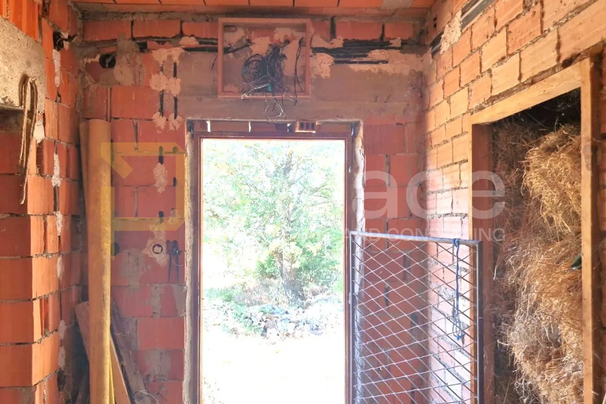 samostojeća visoka prizemnica s potkrovljem, roh-bau, kistanje 139 m2 - slika 6