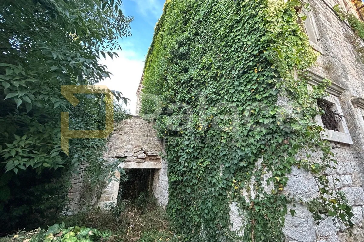 Kamena kuća za renovaciju nadomak mora na Zlarinu - Zlarin, Šibenik