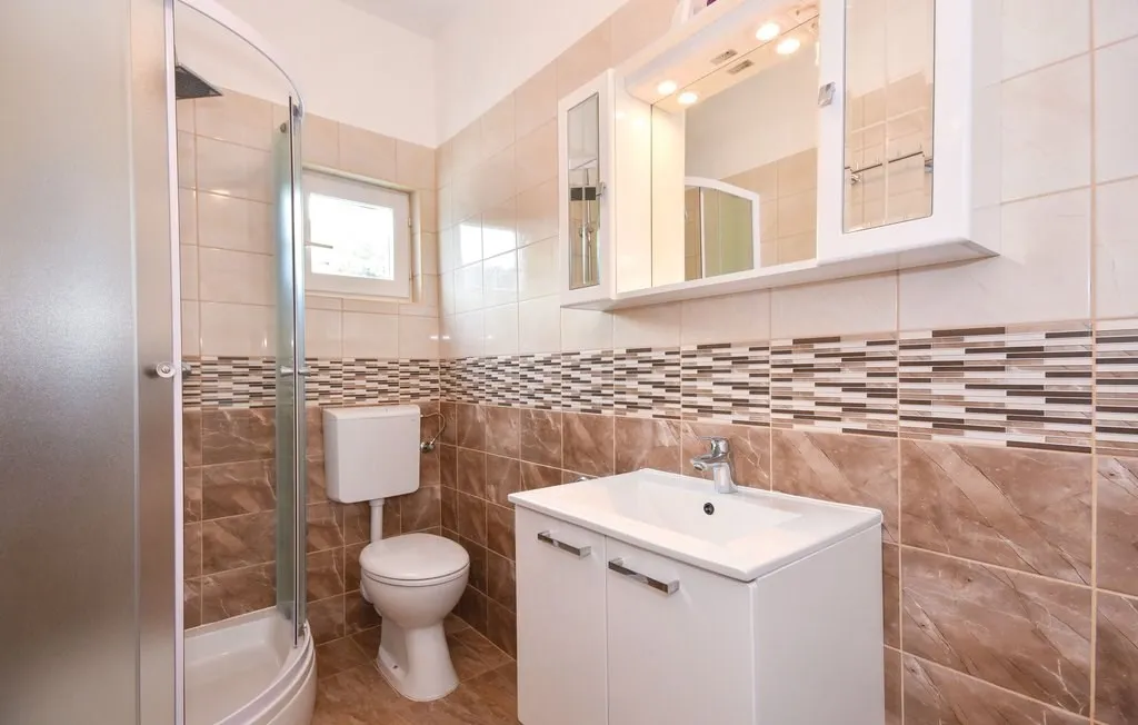 predivna kuća prvi red uz more, slatine, 230 m2 - slika 8