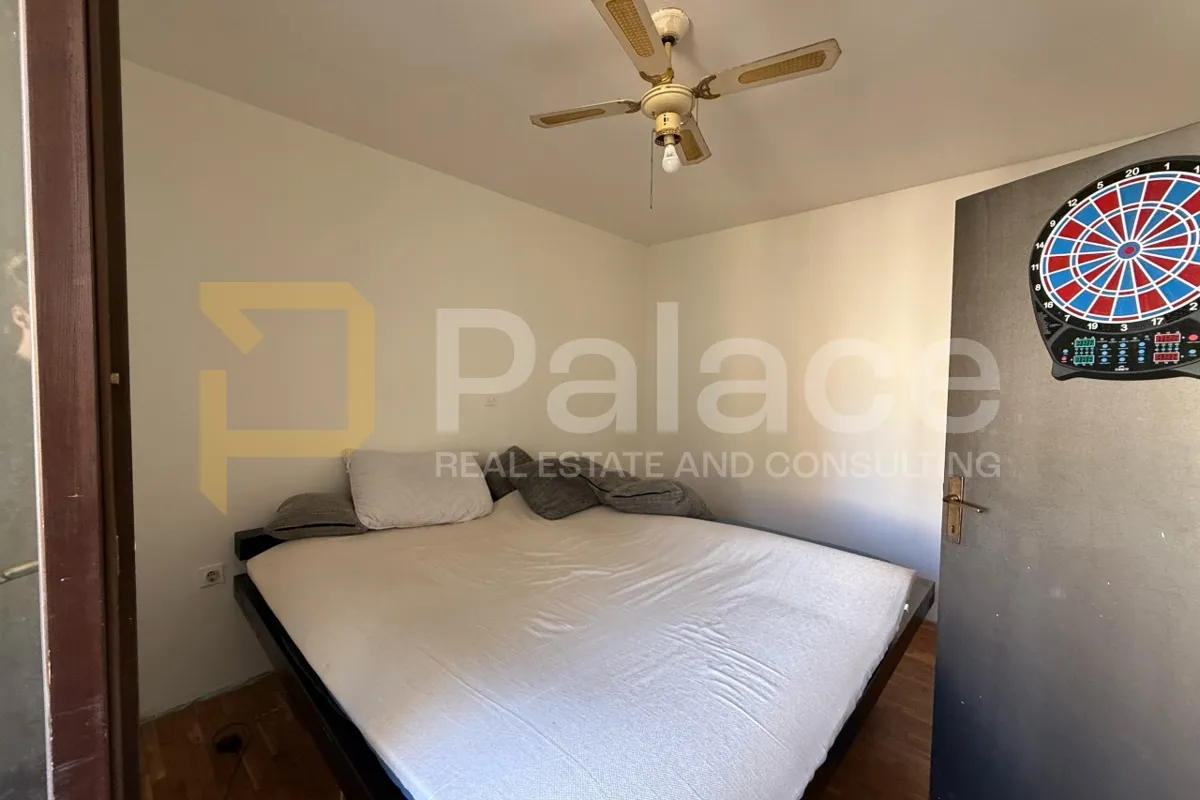 prostran stan u centru pule – 3 sobe, 82m², namješten - slika 13