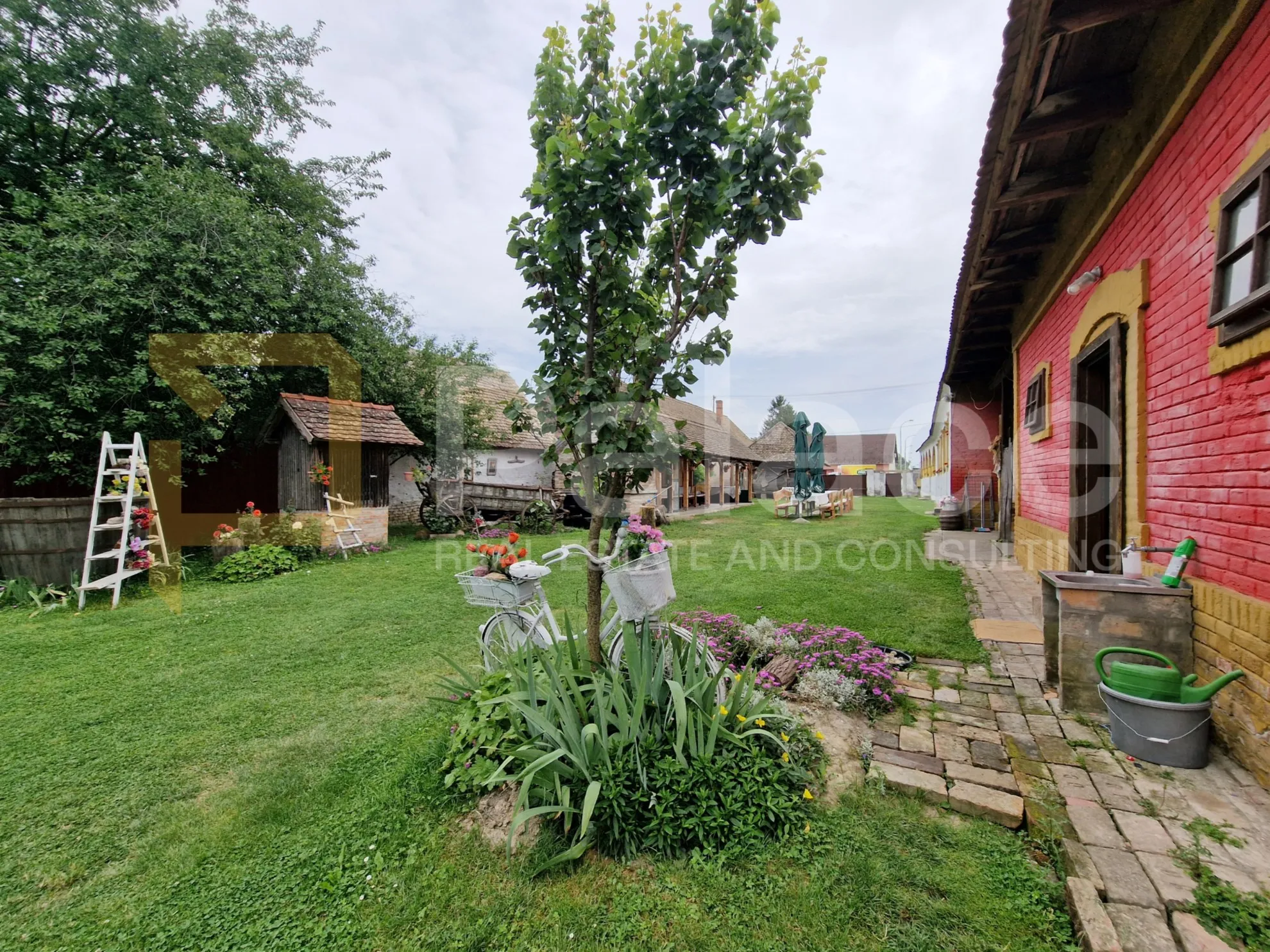 kuća s apartmanima i bazenom, 200 m2, bizovac - slika 3