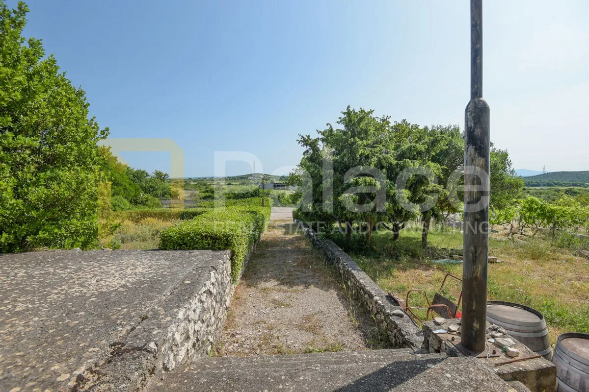 stambeno poslovna kuća s velikom okućnicom, stankovci-crljenik, 300 m2 - slika 5