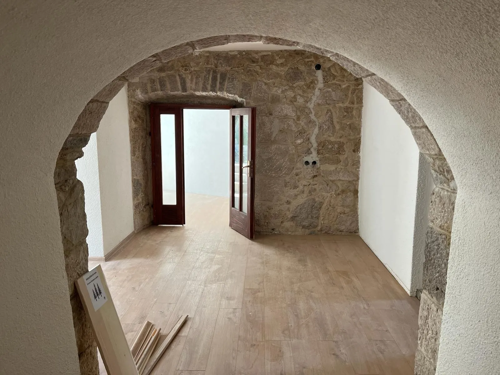 šarmantni apartman 68m2, oaza mira u bajkovitom bribiru - slika 15