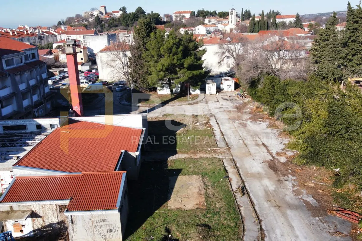 jedinstvena prilika: hotel za renovaciju u centru benkovca - slika 11