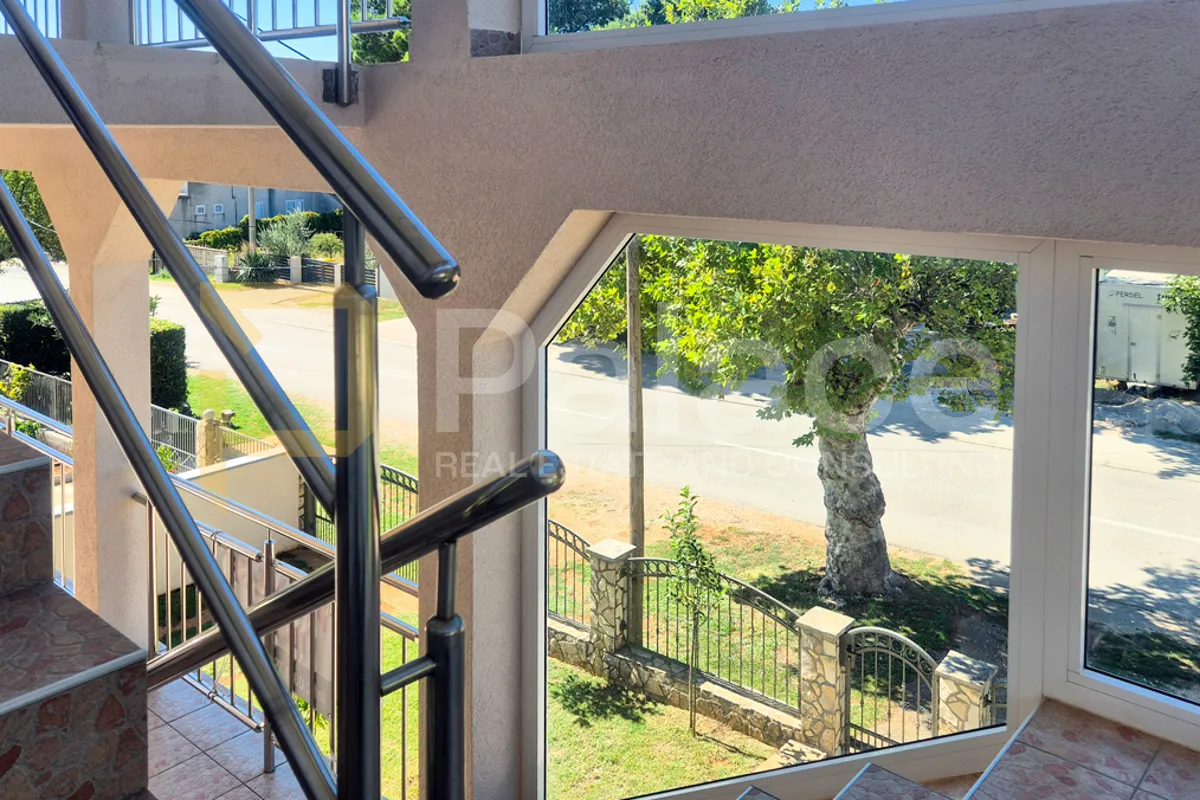 prekrasna samostojeća kuća s pogledom na more, gornji karin 290 m2 - slika 27