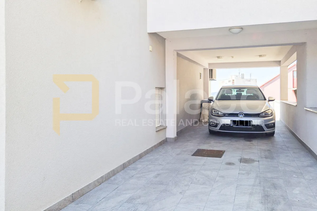 komforan trosoban stan u kući s pogledom, 2 parkinga, šibenik 133 m2 - slika 18