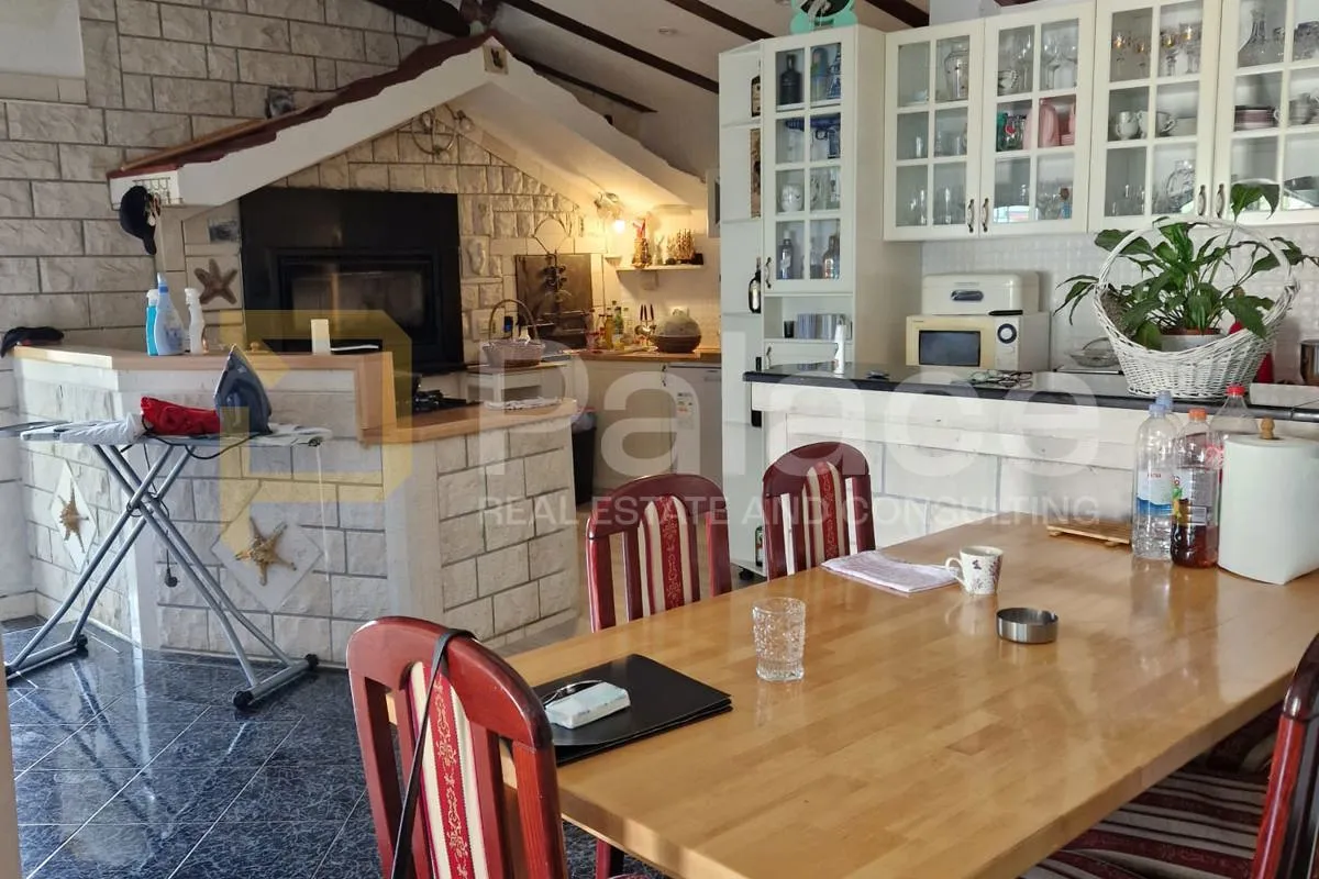 seget vranjica, prekrasna apartmanska kuća - slika 24