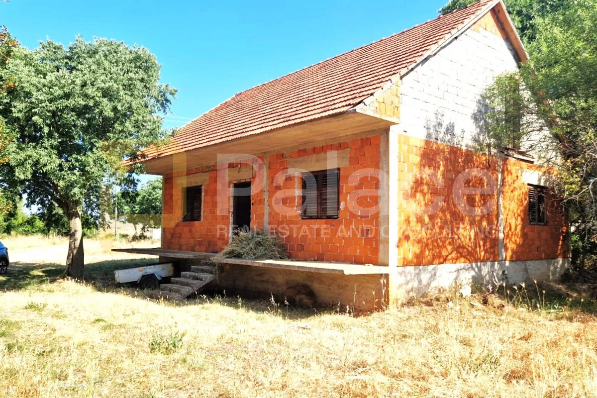 samostojeća visoka prizemnica s potkrovljem, roh-bau, kistanje 139 m2 - slika 1