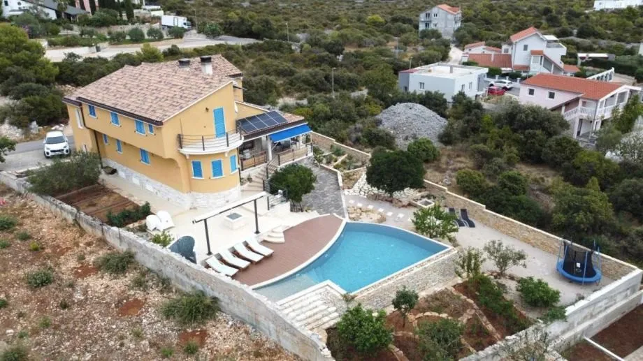 luksuzna vila s bazenom i pogledom na more, brodarica, 375 m2 - slika 12
