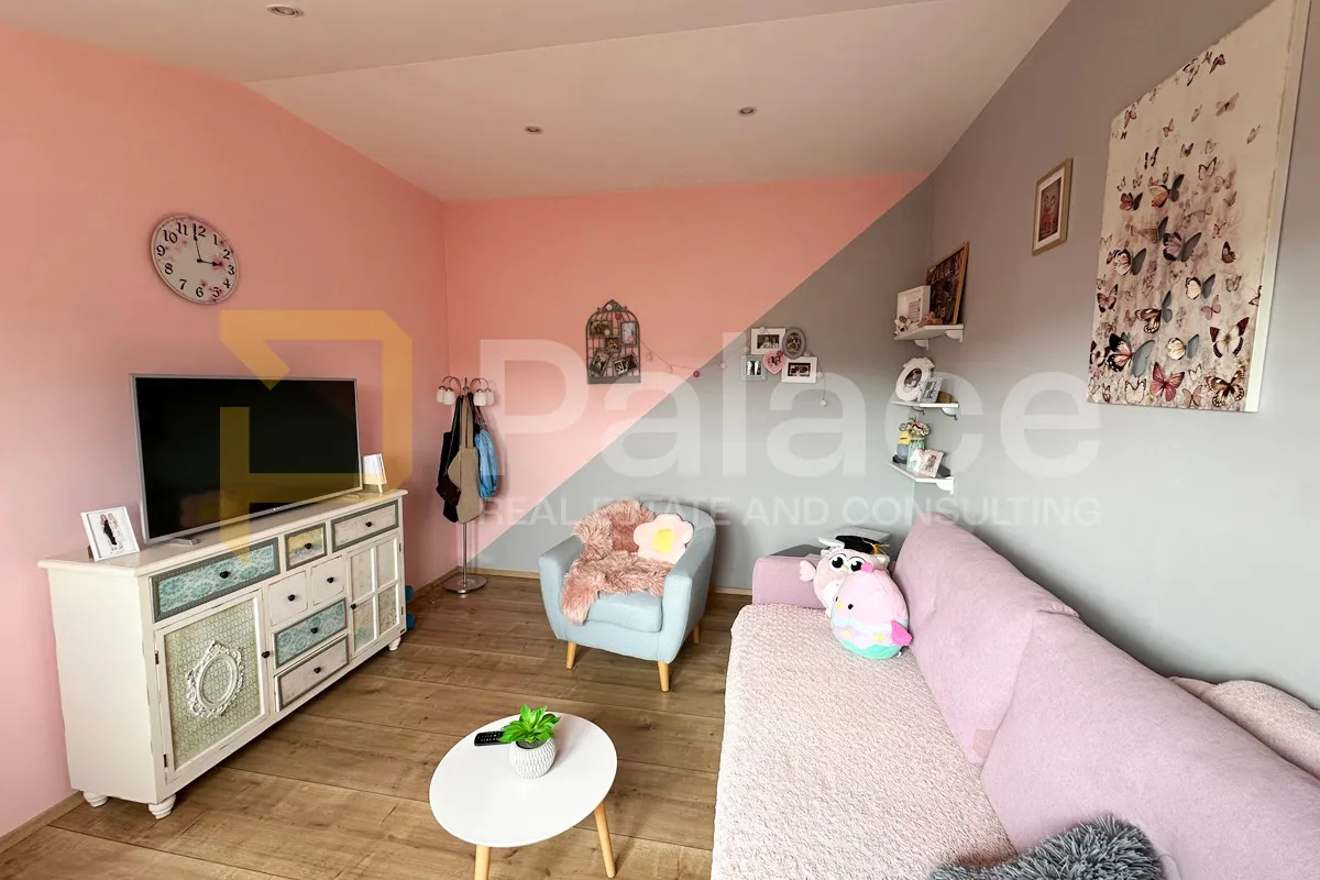 polovica zgrade - 2 stana + potencijal treće jedinice - pula - slika 28