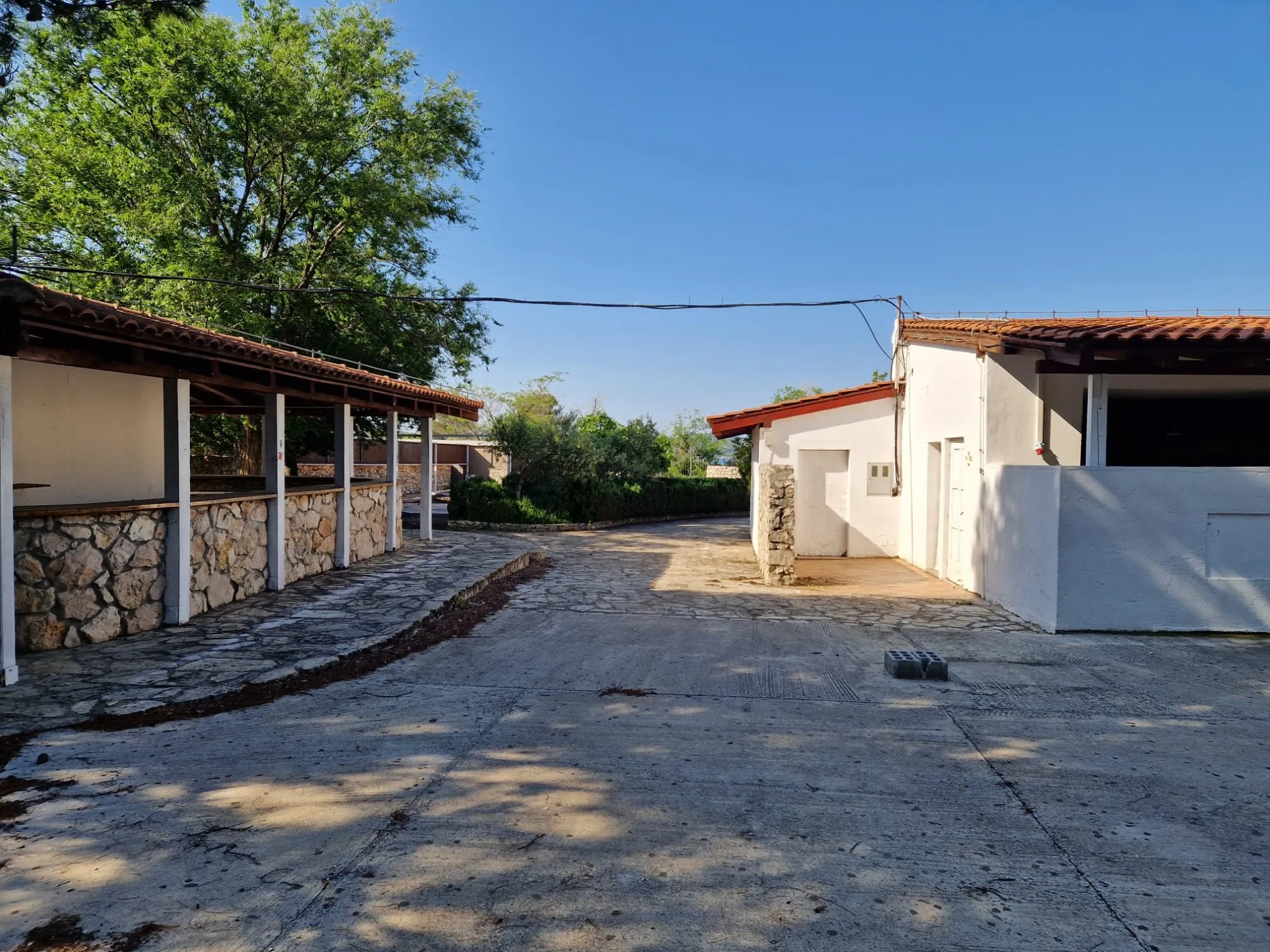 atraktivan noćni klub uz plažu na terenu od 5038 m2, pirovac - slika 11