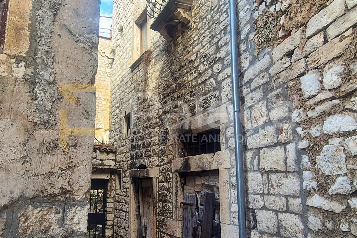 kamena kuća na 3 etaže u srcu staroga šibenika, kulturno dobro, 150 m2 - slika 15
