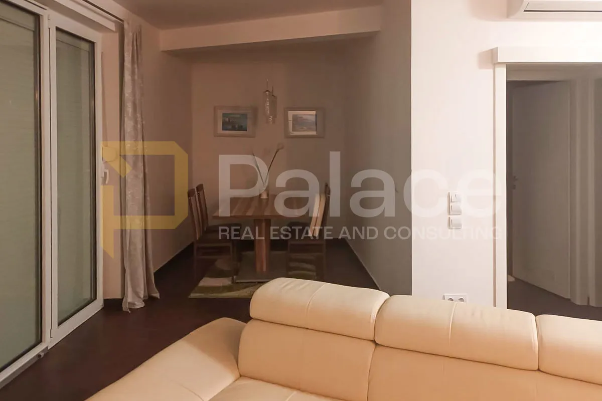 stan s pogledom na more i privatnim parkingom na donjem zametu, 51m² - slika 2