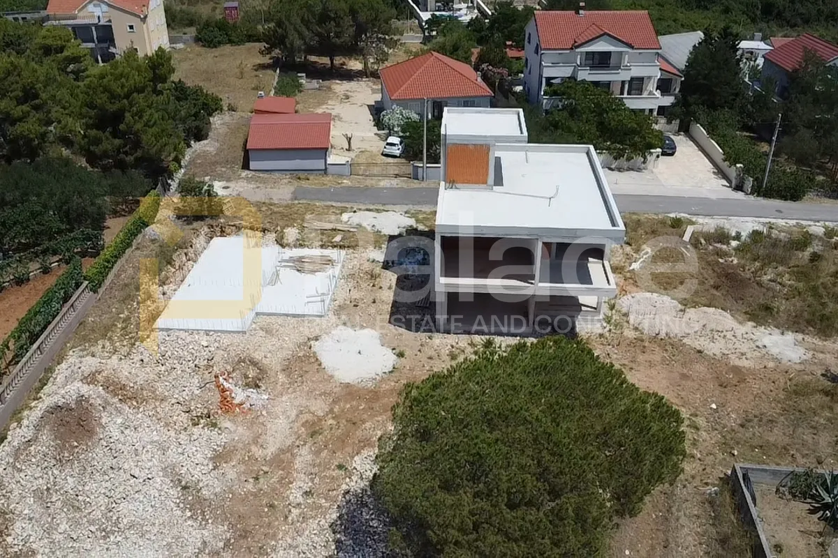 građevinsko zemljište s započetom gradnjom 439 m2 – privlaka 270 m od mora - slika 2