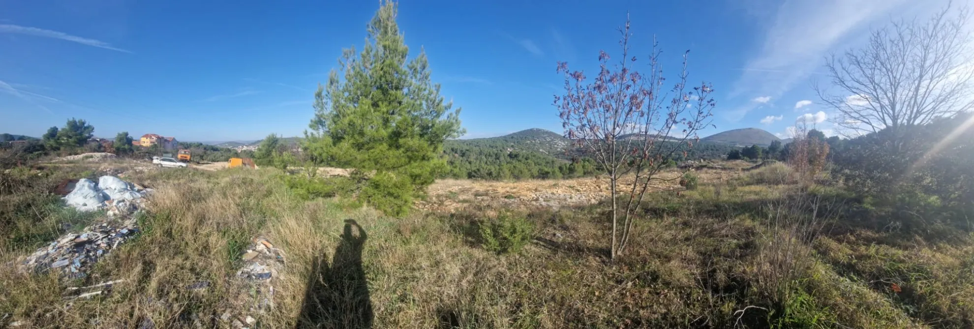 Atraktivno građevinsko zemljište u neposrednoj blizini mora, Bilice - Stubalj, Bilice
