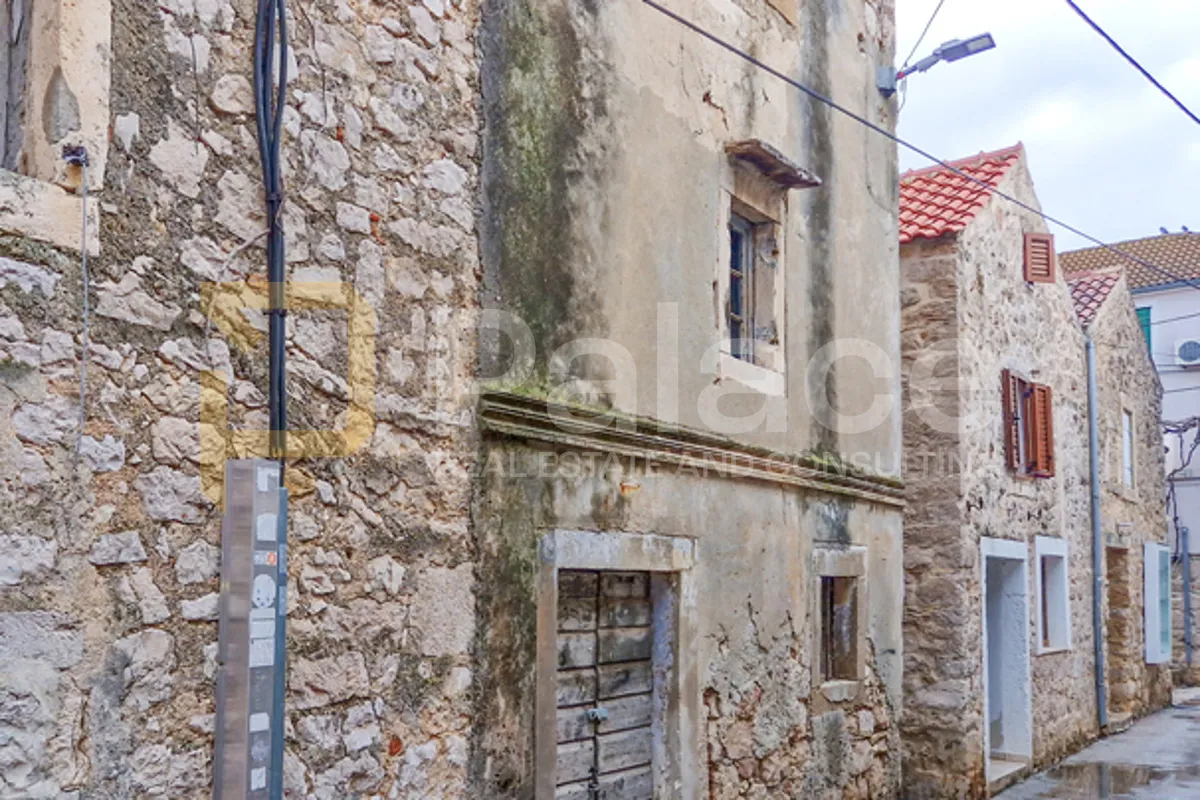 kamena kuća u nizu za renovaciju, murter centar 120 m2 - slika 2