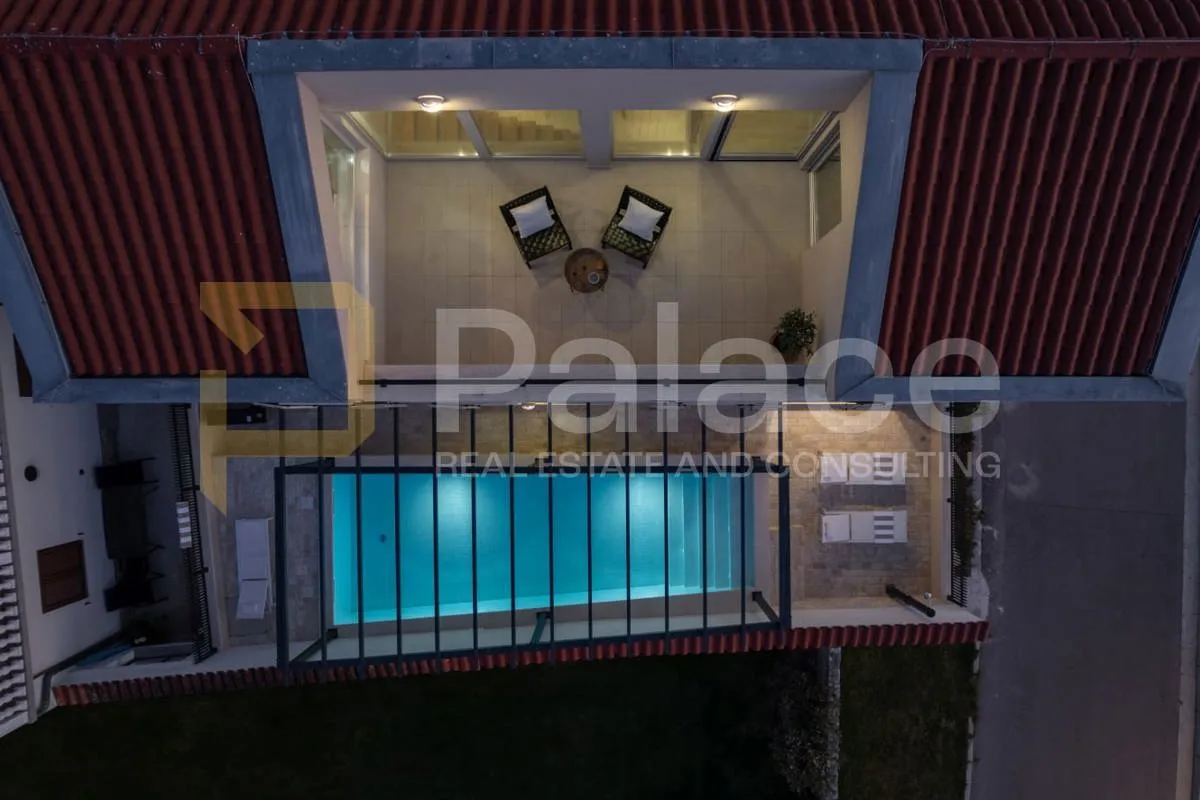 luksuzna vila u centru nina – prvi red do mora - slika 6