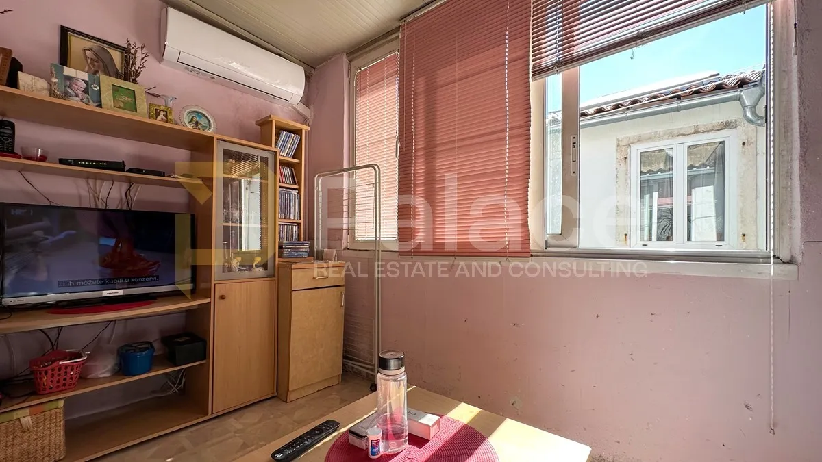 stan na poluotoku 10m od rive 60m2 - slika 1