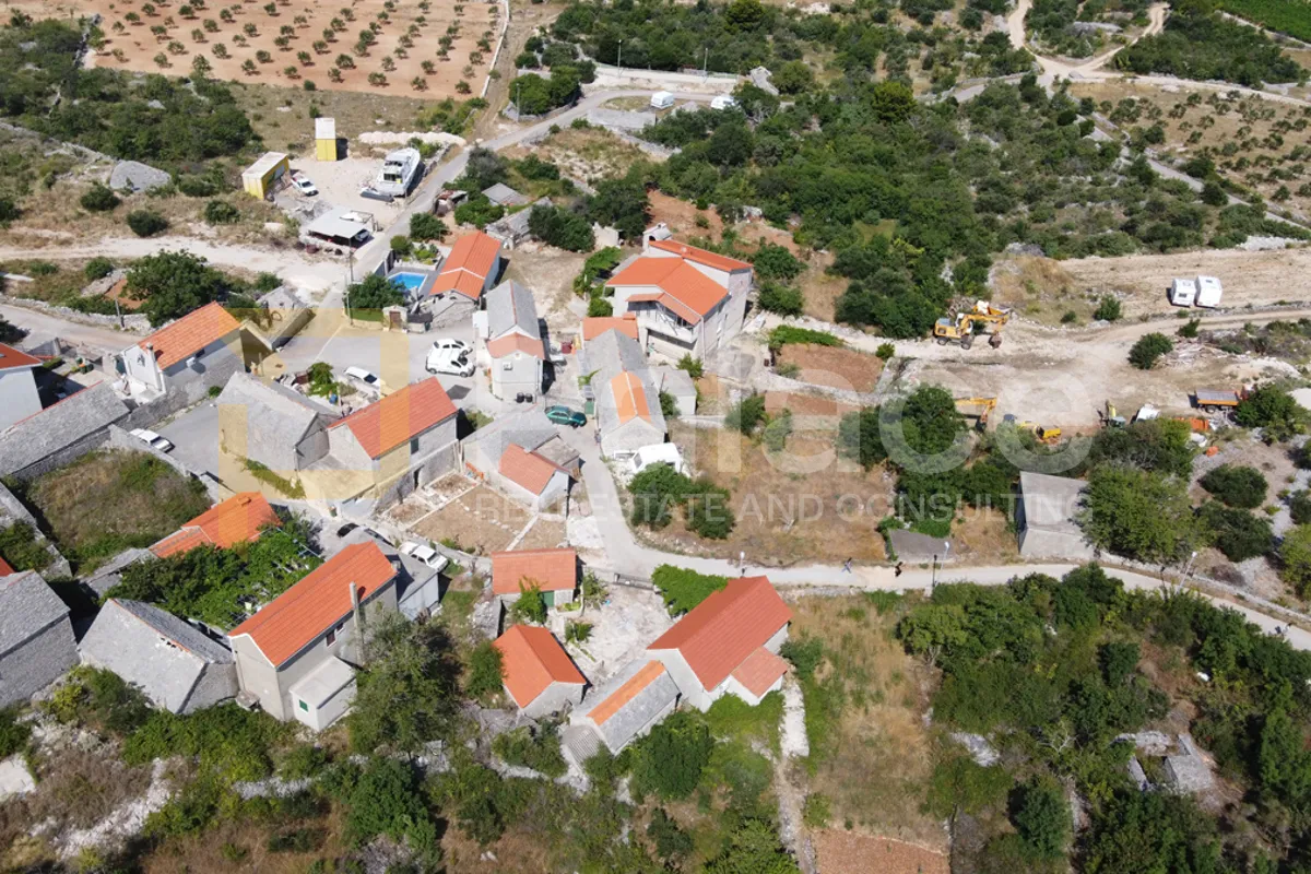 kamena kuća s pripadajućim građevinskim zemljištem - slika 4