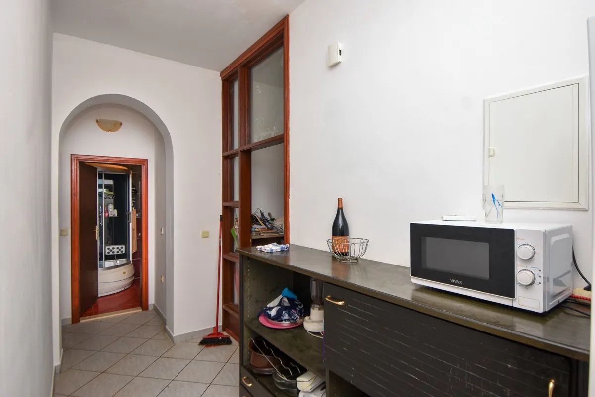 veliko imanje s kućom prizemnicom, nedaleko mora, murter-jezera 360 m2 - slika 5