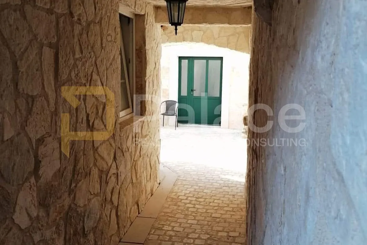 kamenita kuća s panoramskom terasom, dva apartmana – privlaka - slika 4