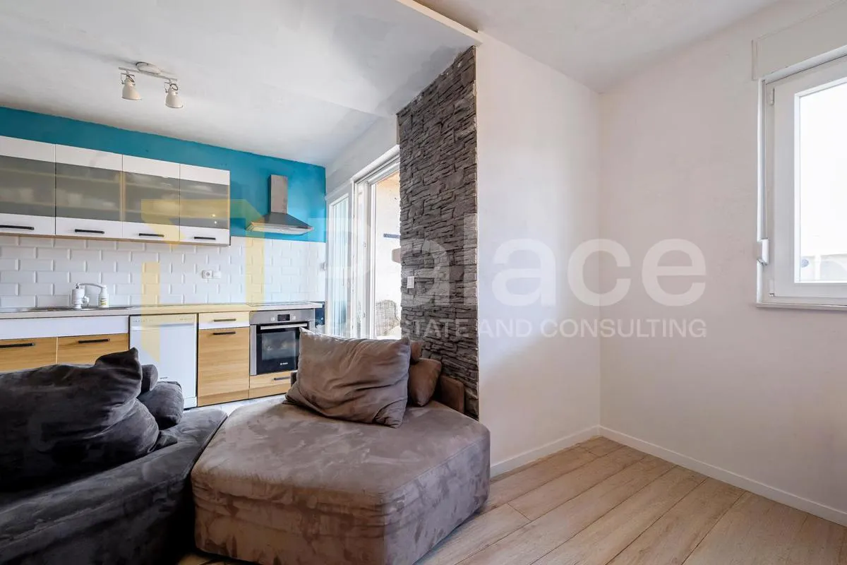moderan, renoviran stan lijepog tlocrta u centru šibenika, 71 m2 - slika 2