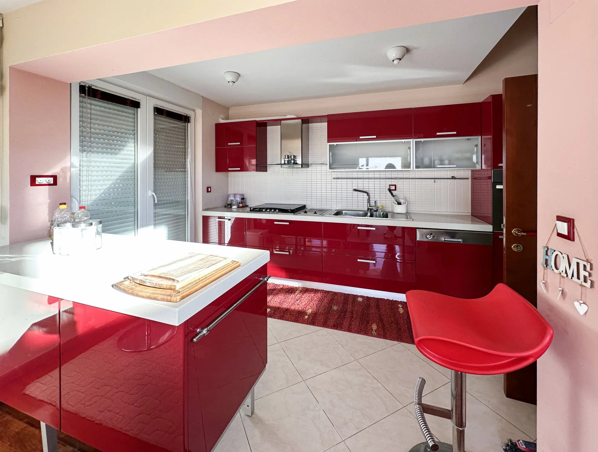 vila 10m od mora s okućnicom od 1700m2 + kućica od 80m2 - slika 7