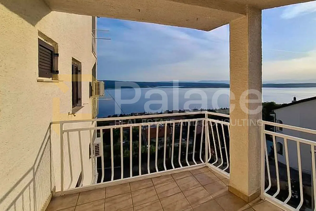 renoviran stan u dramlju s terasom i pogledom na more, 40m2 - slika 2