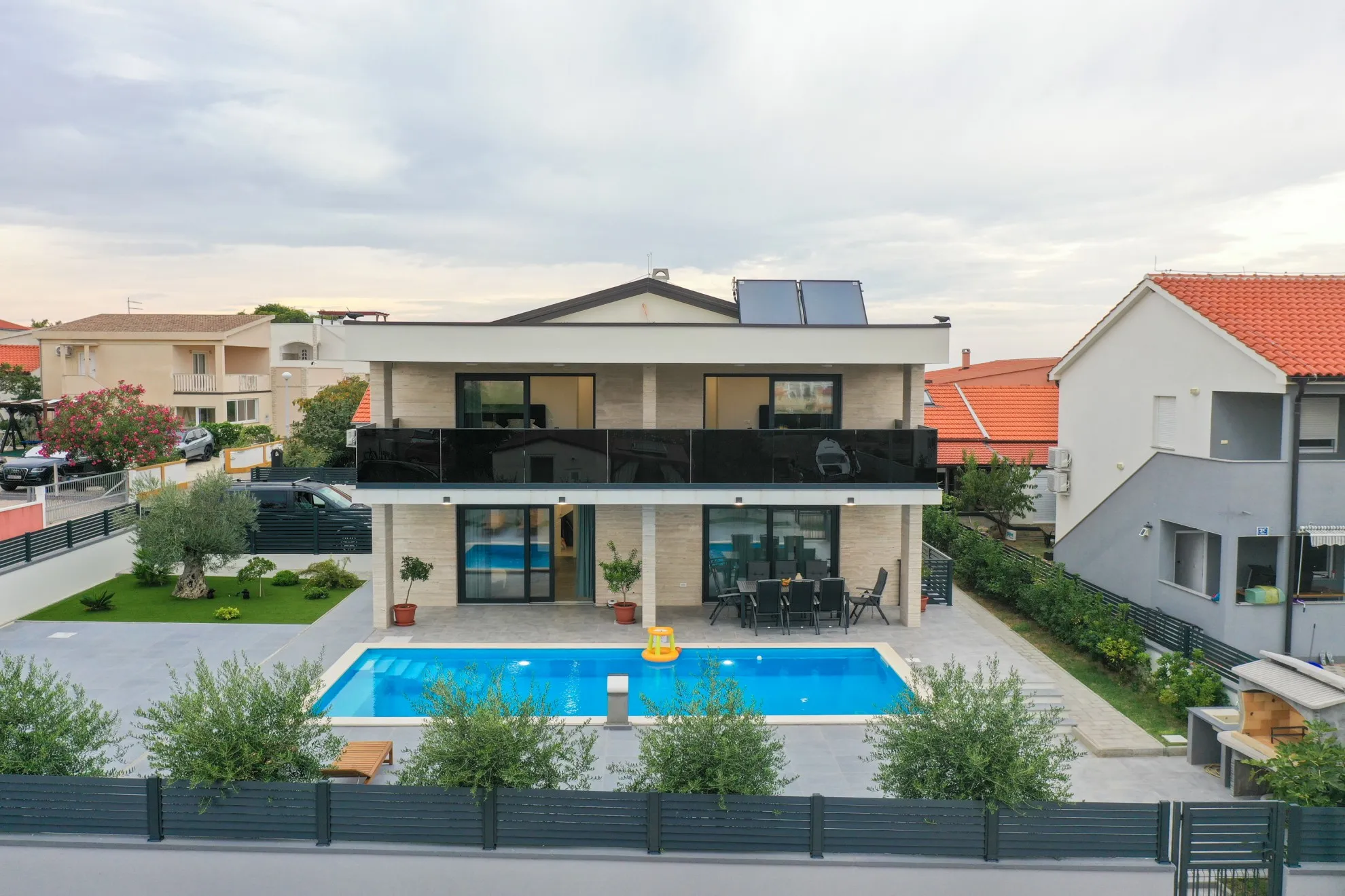 luksuzna, novoizgrađena villa na viru - slika 4