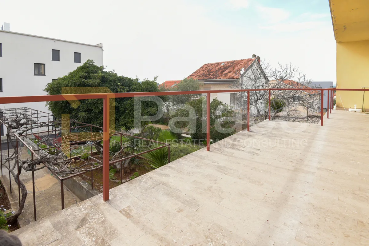 kuća s okućnicom i pogledom na more: brodarica, 572.00 m2 - slika 28