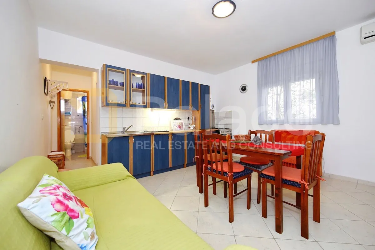 kuća sa šest stambenih jedinica - pirovac - slika 27