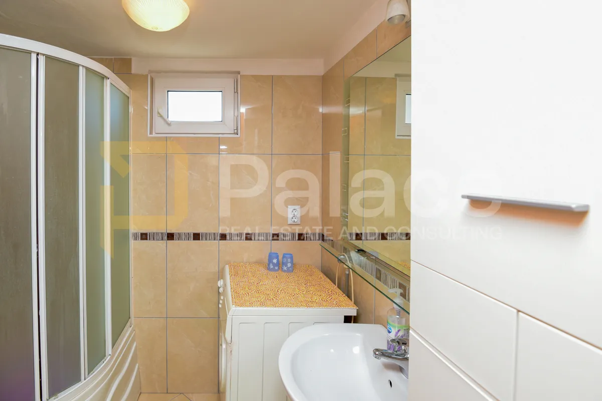 dvosoban stan u gradu sa predivnim pogledom na šibenski kanal, 63 m2 - slika 5