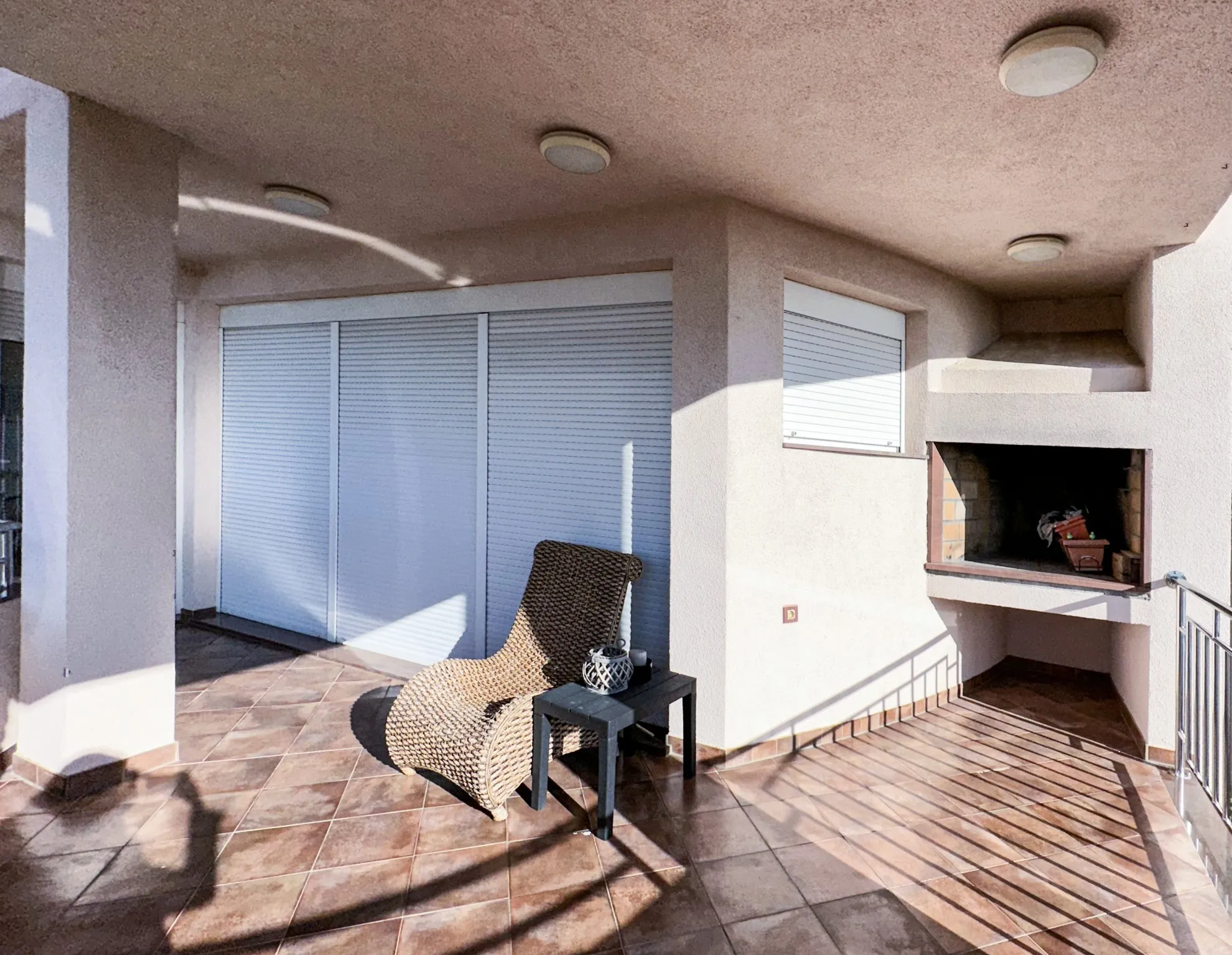 vila 10m od mora s okućnicom od 1700m2 + kućica od 80m2 - slika 15
