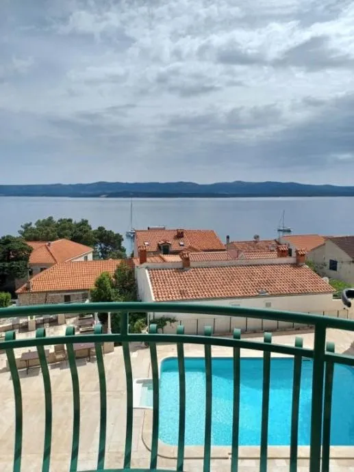 jedinstvena prilika: hotel u centru bola - slika 3