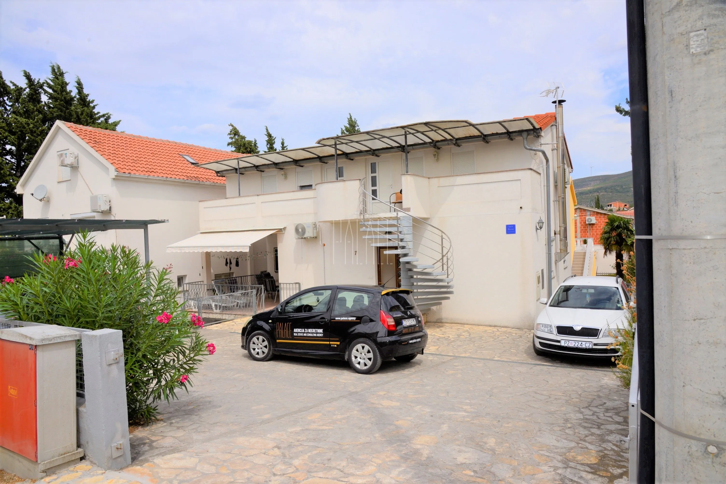 kuća s 3 stana i velikim dvorištem, gornji karin, 230.00 m2 - slika 7