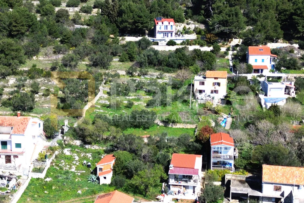 građevinski teren na otoku prviću - prvić luka 1251m2 - slika 3