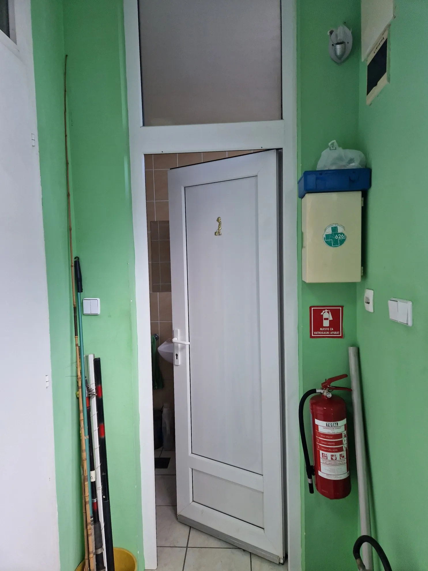 poslovni objekt s kućom,612m2.osijek - slika 9