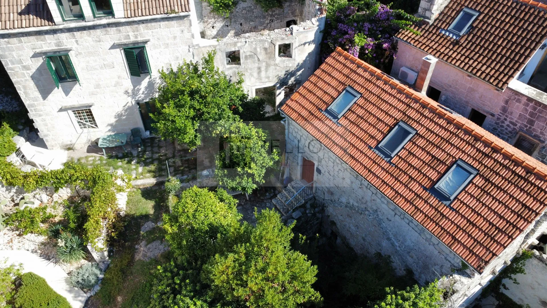 kamena kuća u vignju - slika 13