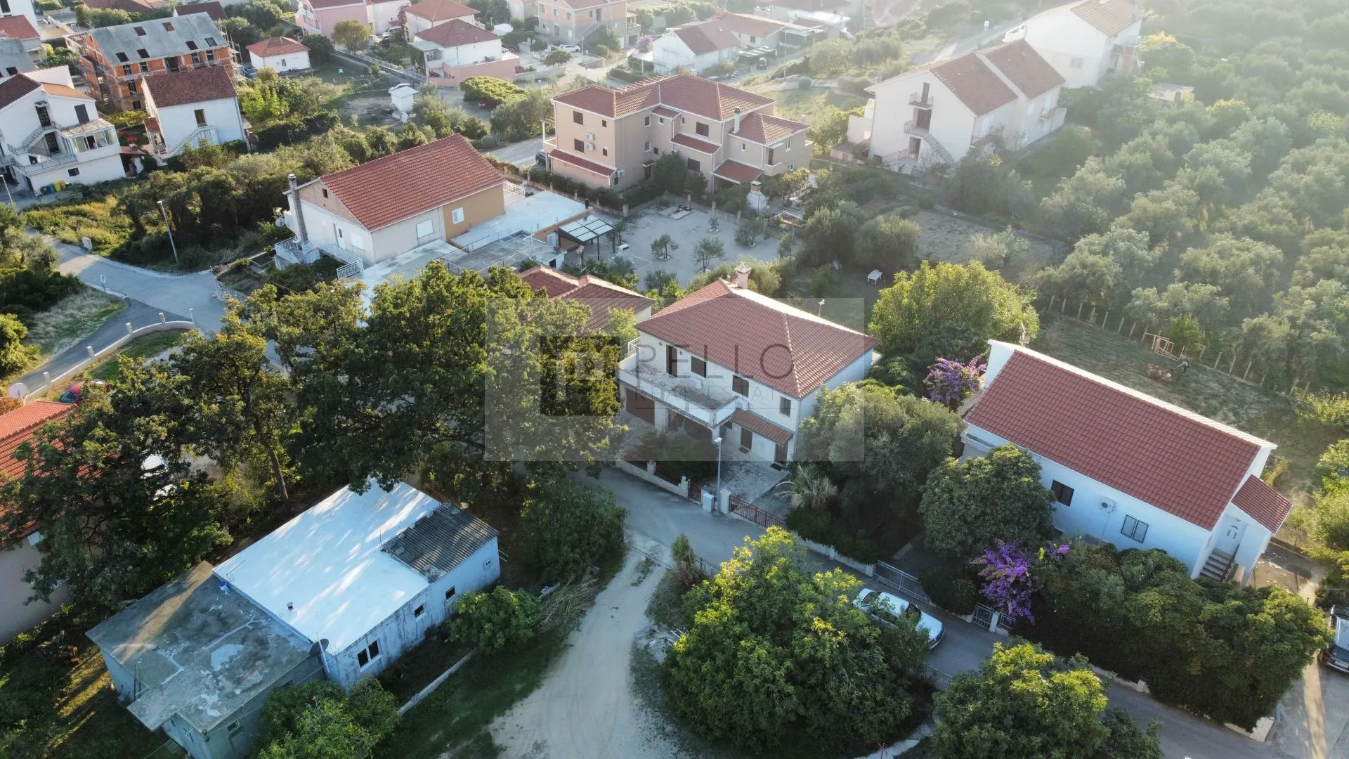 vikendica s okućnicom i građevinskim zemljištem 340m2 - slika 3